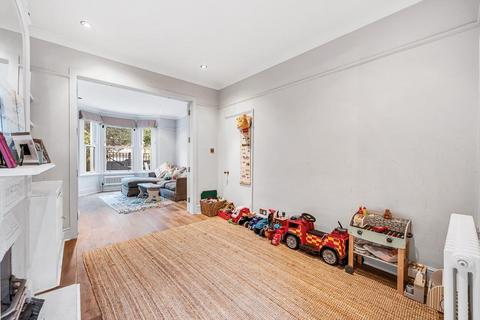 59 York Avenue, London, W7 3HY
