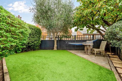 59 York Avenue, London, W7 3HY
