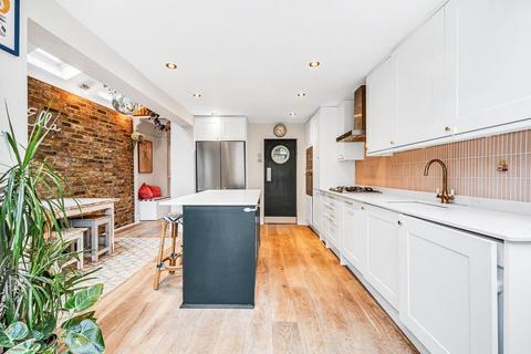 59 York Avenue, London, W7 3HY