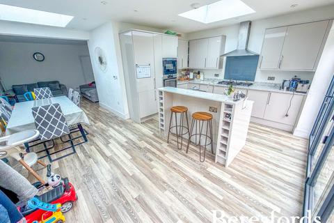 3 bedroom bungalow for sale, Howard Road, Upminster, RM14