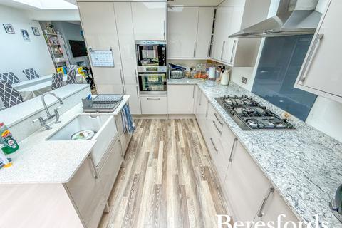 3 bedroom bungalow for sale, Howard Road, Upminster, RM14