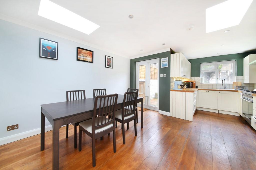 Kitchen & Dining