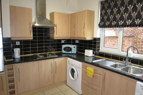6 bedroom house to rent, Ella Road, Nottingham NG2