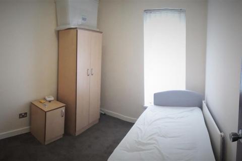 3 bedroom house to rent, 66a Dickenson Road, Manchester M14