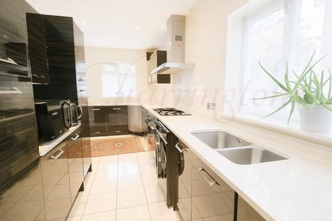 undefined, SPACIOUS 5 BEDROOM SEMI-DETACHED HMO AVAILABLE FOR COMPANY LET