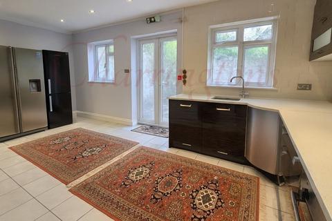 undefined, SPACIOUS 5 BEDROOM SEMI-DETACHED HMO AVAILABLE FOR COMPANY LET