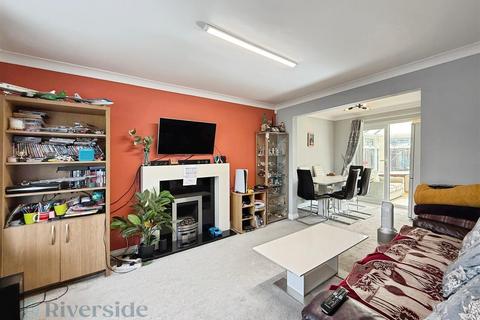 undefined, Bridge Close, Hull HU9