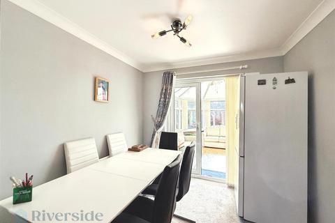 undefined, Bridge Close, Hull HU9