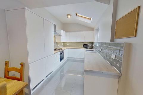 6 bedroom house to rent, Balfour Road, Nottingham NG7