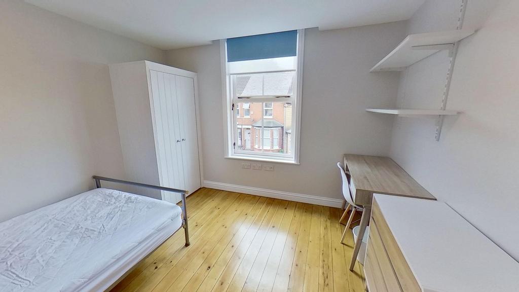 Bright and minimalistic single bedroom featurin...