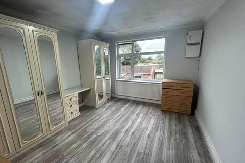 7 bedroom semi-detached house to rent, Bath Road, Greater London TW5