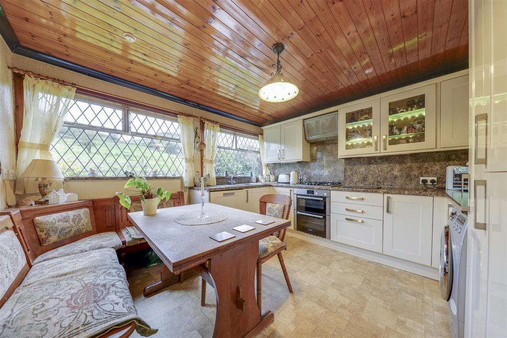 Kitchen / Dining