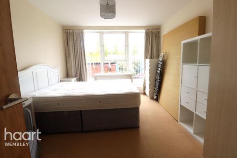 undefined, The Avenue, Wembley
