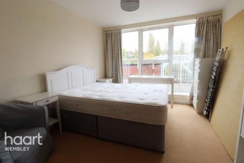 undefined, The Avenue, Wembley