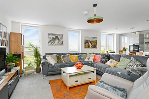 3 bedroom ground floor flat for sale, 2/1 Cunningham Square, Edinburgh, EH15 1BF