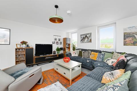 3 bedroom ground floor flat for sale, 2/1 Cunningham Square, Edinburgh, EH15 1BF