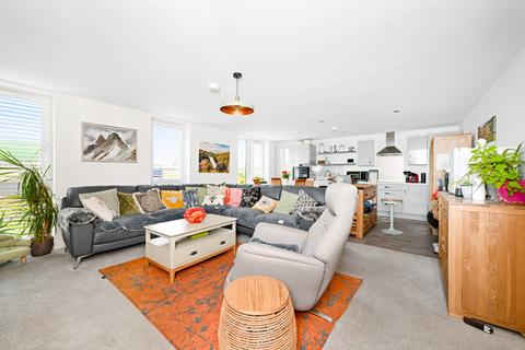 3 bedroom ground floor flat for sale, 2/1 Cunningham Square, Edinburgh, EH15 1BF