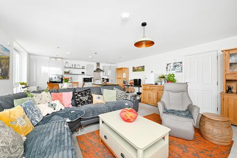 3 bedroom ground floor flat for sale, 2/1 Cunningham Square, Edinburgh, EH15 1BF