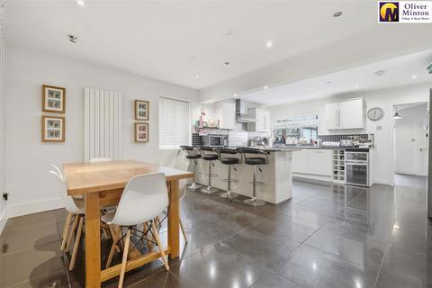 undefined, CHAIN FREE - Station Road, Puckeridge, Herts