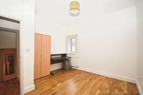 2 bedroom apartment to rent, Cedar Road Sutton SM2