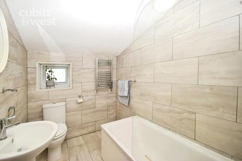 2 bedroom apartment to rent, Cedar Road Sutton SM2