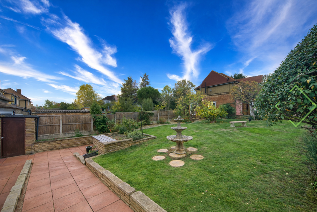 Morton Way, Southgate, N14 (23)