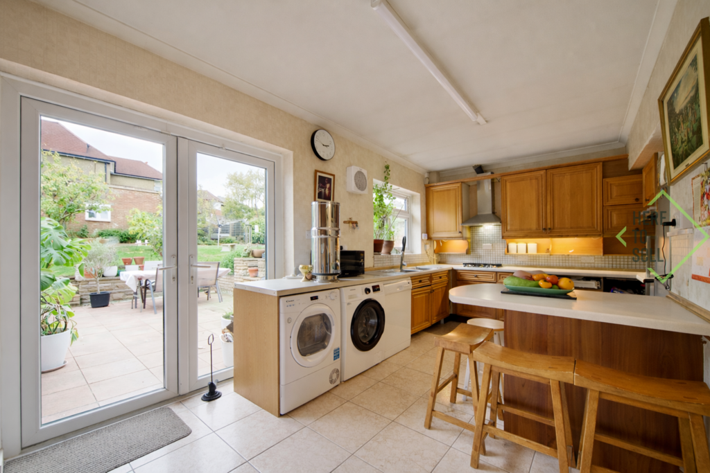 Morton Way, Southgate, N14 (12)