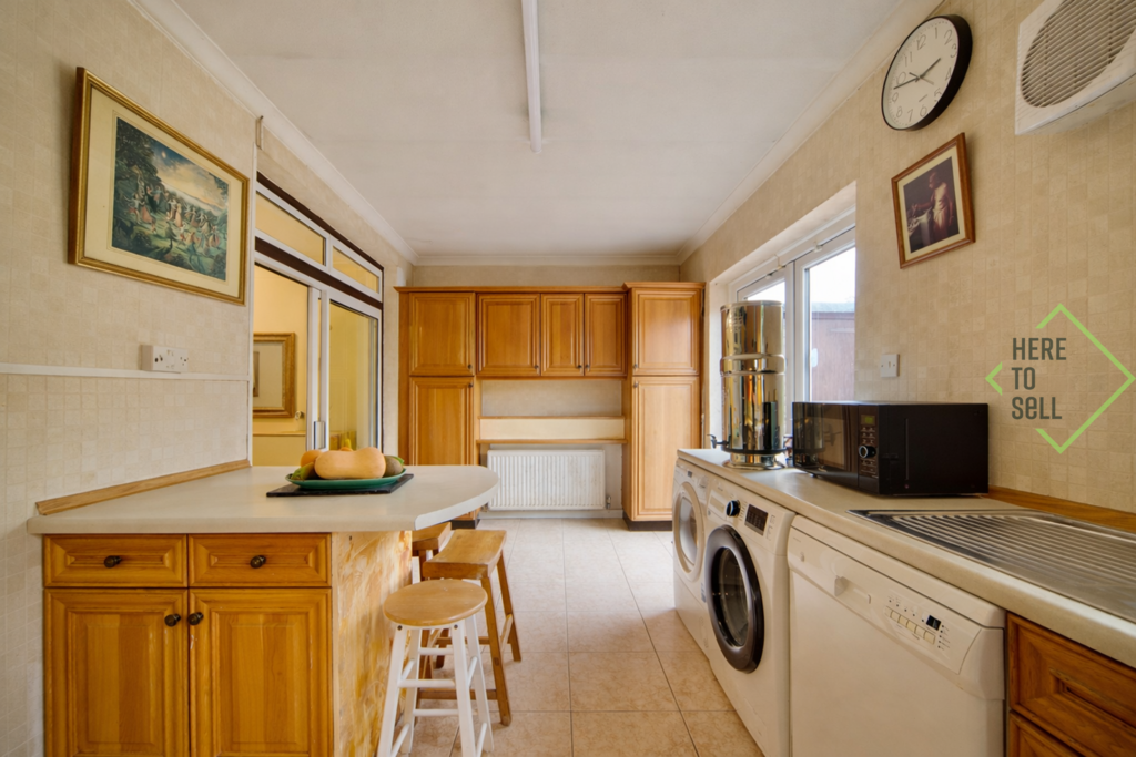 Morton Way, Southgate, N14 (25)
