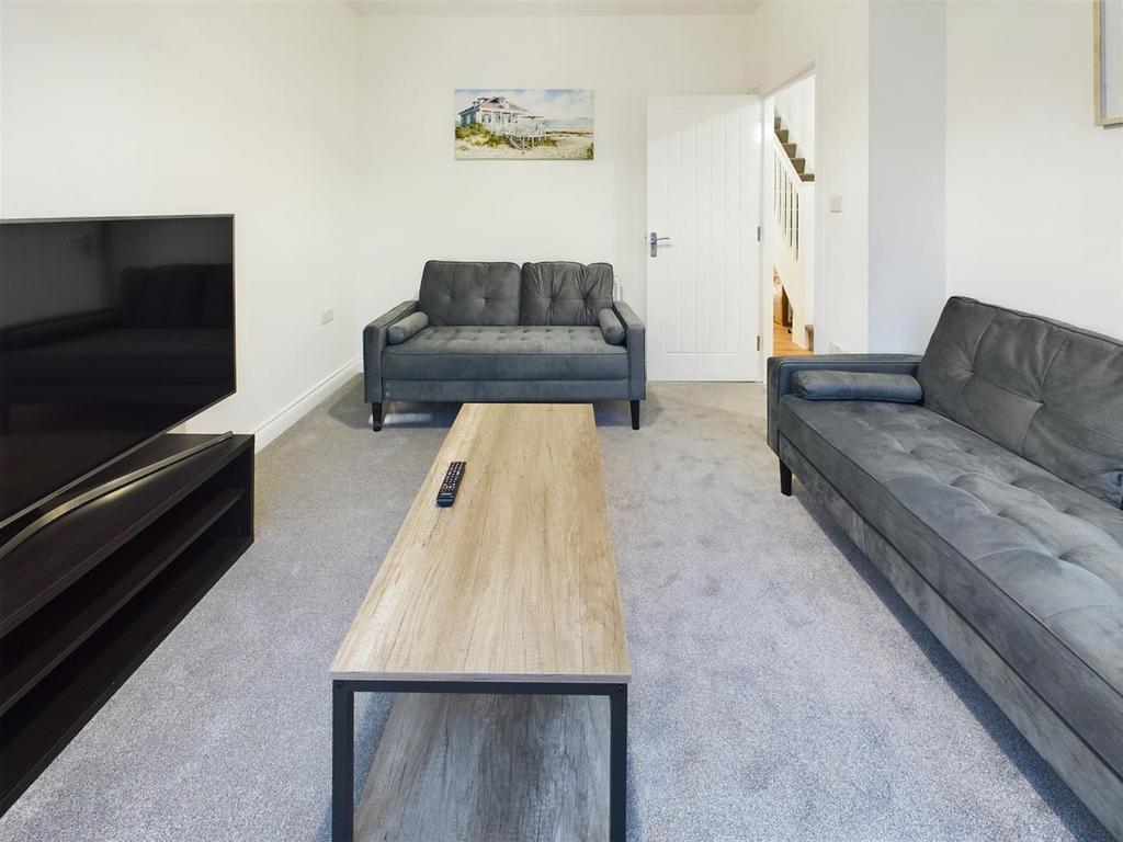 Lounge 2.jpg