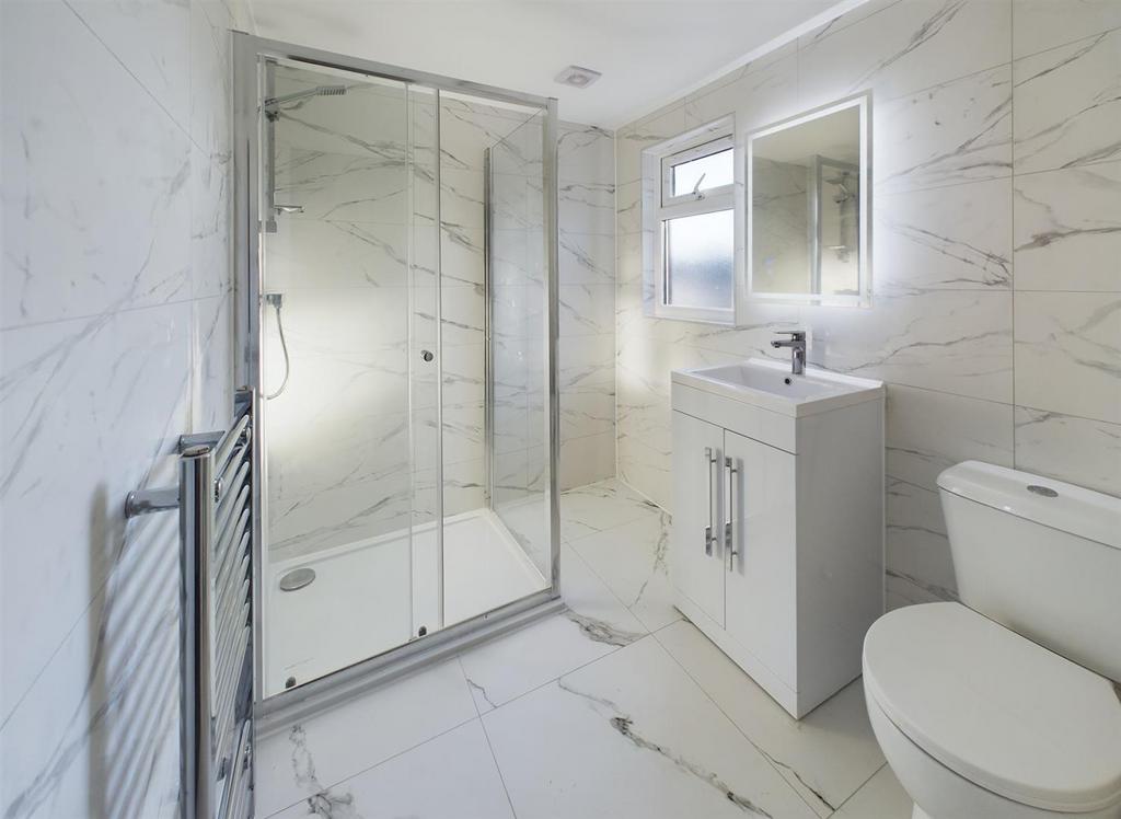 Bathroom 2.jpg