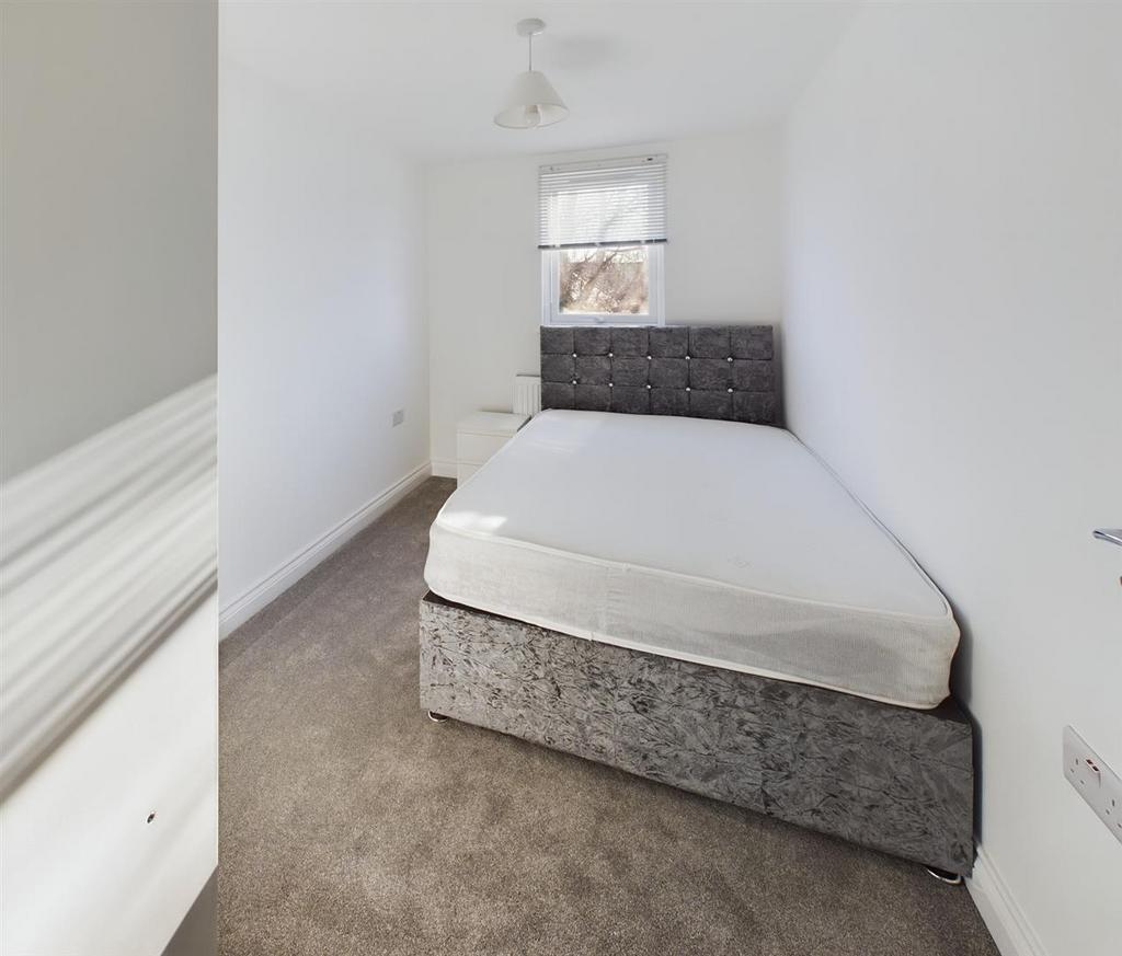 Bed 5.jpg