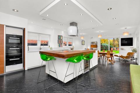 5 bedroom detached house for sale, Wellhouse Road, Alton GU34