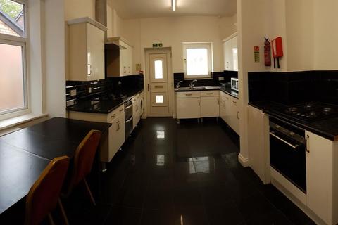 9 bedroom house to rent, Wellington Road, Manchester M14