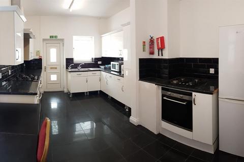 9 bedroom house to rent, Wellington Road, Manchester M14