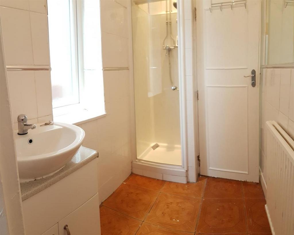 A clean and well-maintained bathroom featuring ...