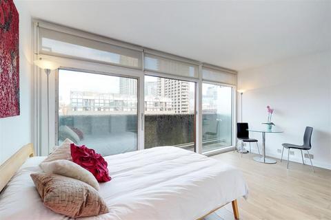 Studio to rent, John Trundle Court, London EC2Y