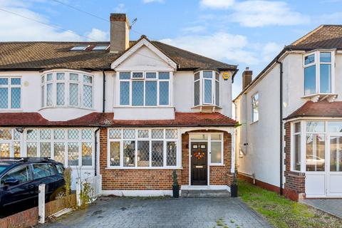 135 Ardrossan Gardens, Worcester Park, KT4 7AZ