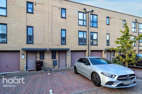 Starboard Crescent, Chatham