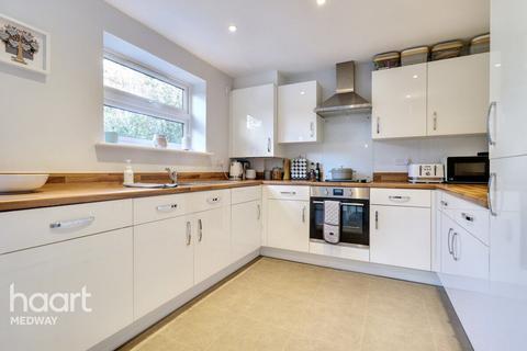 4 bedroom townhouse for sale, Starboard Crescent, Chatham
