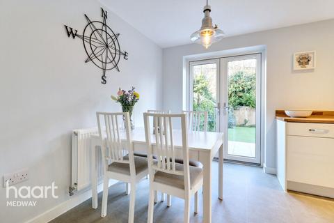 4 bedroom townhouse for sale, Starboard Crescent, Chatham