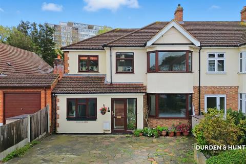 undefined, Northumberland Avenue, Hornchurch, RM11