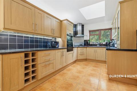 undefined, Northumberland Avenue, Hornchurch, RM11