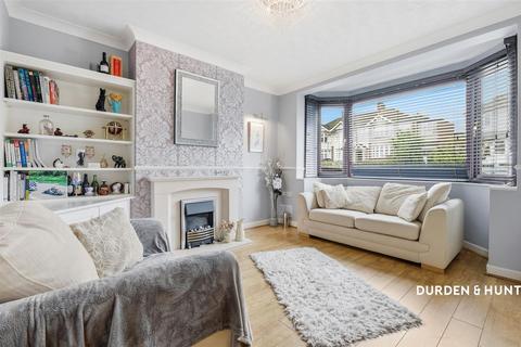Northumberland Avenue, Hornchurch, RM11