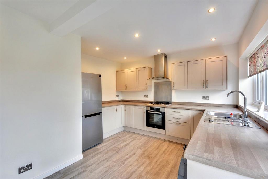Kitchen 2.jpeg