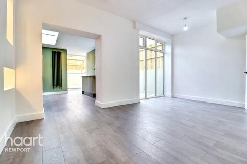 3 bedroom end of terrace house for sale, Woodland Road, Newport