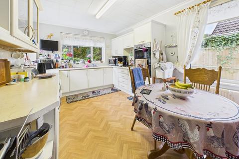 2 bedroom bungalow for sale, Valley Road, North Somerset BS21