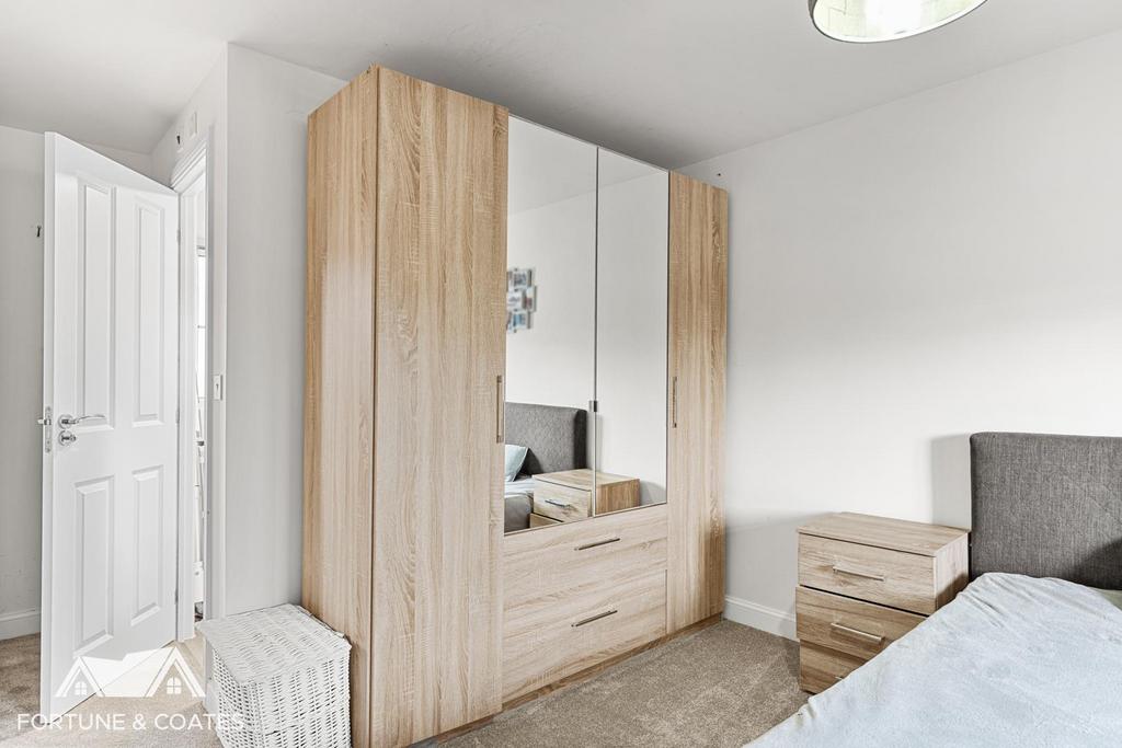 Fieldfare Way 8.jpg
