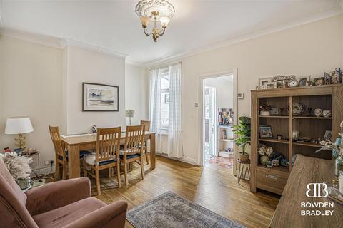 5 Salisbury Road, Chingford, London, E4 6TA