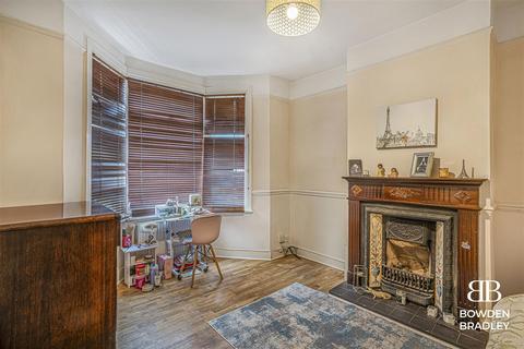 5 Salisbury Road, Chingford, London, E4 6TA