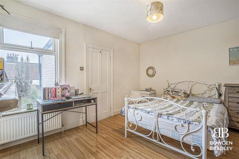 5 Salisbury Road, Chingford, London, E4 6TA